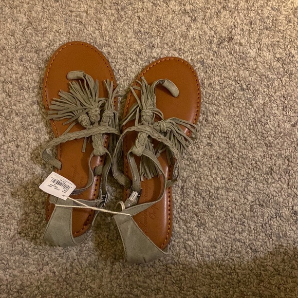 I am selling a pair of leather sandals. - Picture 1 of 2